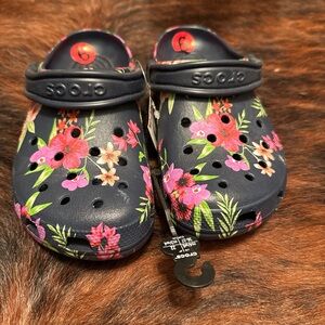 Crocs Floral Clogs - Navy and Pink